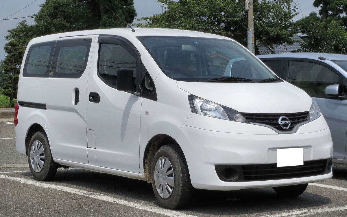 Мікроавтобус Nissan NV 200