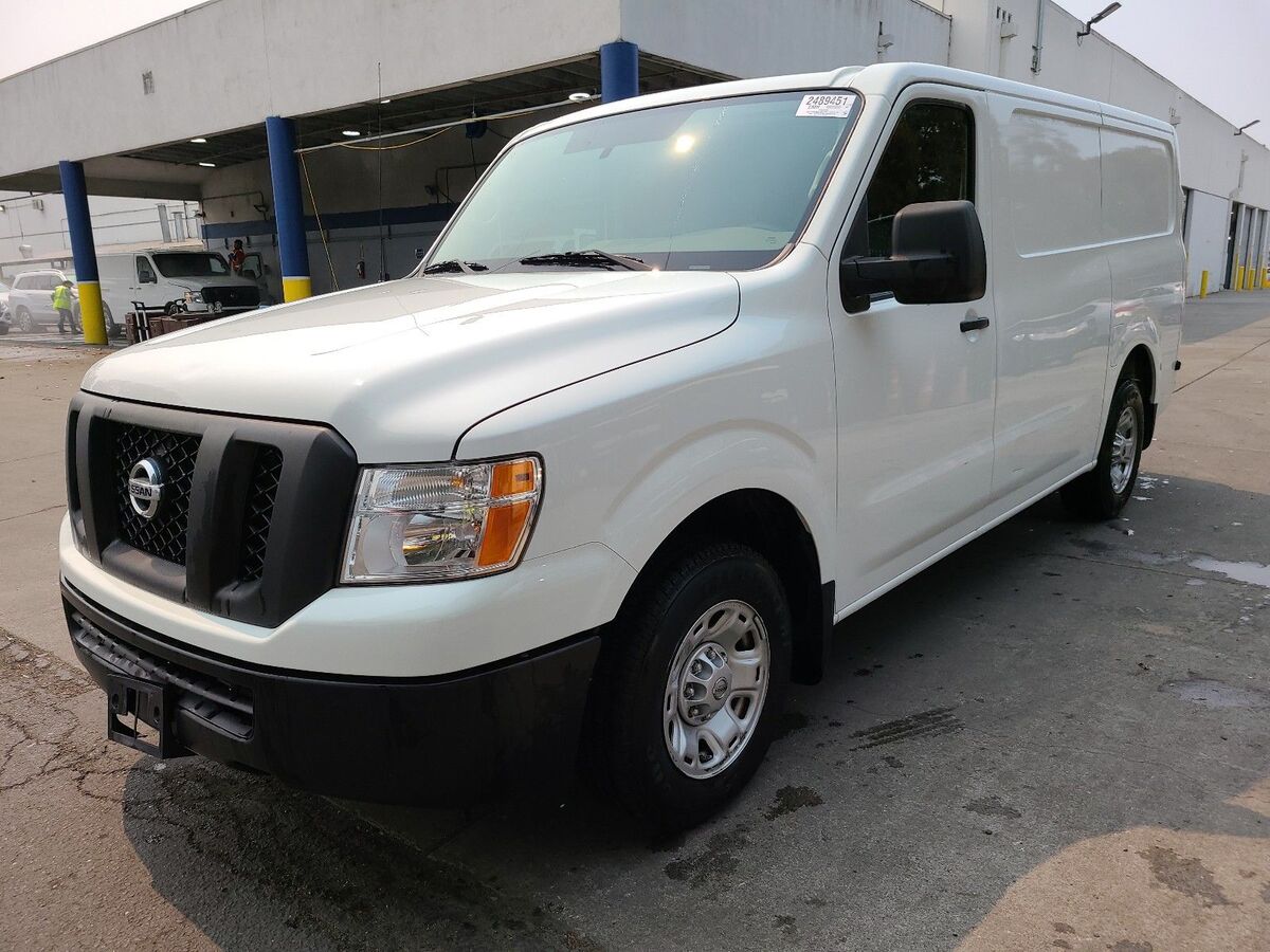 Мікроавтобус Nissan NV 1500