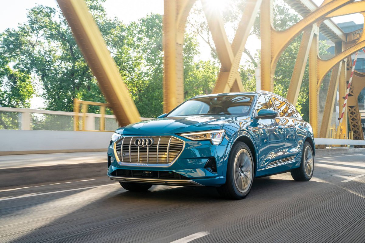 Електромобіль Audi e-tron